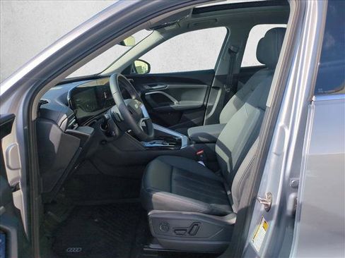 Used 2025 Audi Q5 Premium w/ Convenience Package image 24