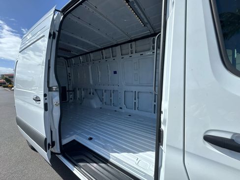 Used 2025 Mercedes-Benz Sprinter 2500 image 5