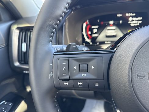 New 2025 Nissan Pathfinder Platinum w/ Black Appearance Package image 22