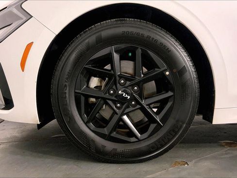 Used 2025 Kia K5 LXS FWD image 9