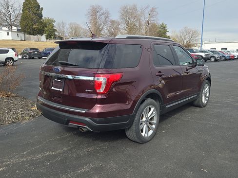 Used 2018 Ford Explorer XLT w/ Equipment Group 202A image 3