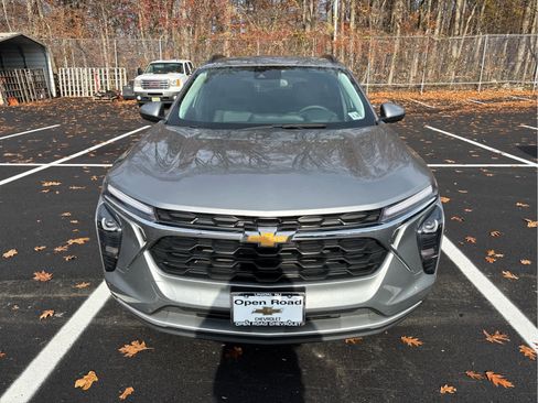 Used 2024 Chevrolet Trax LT w/ Driver Confidence Package image 3