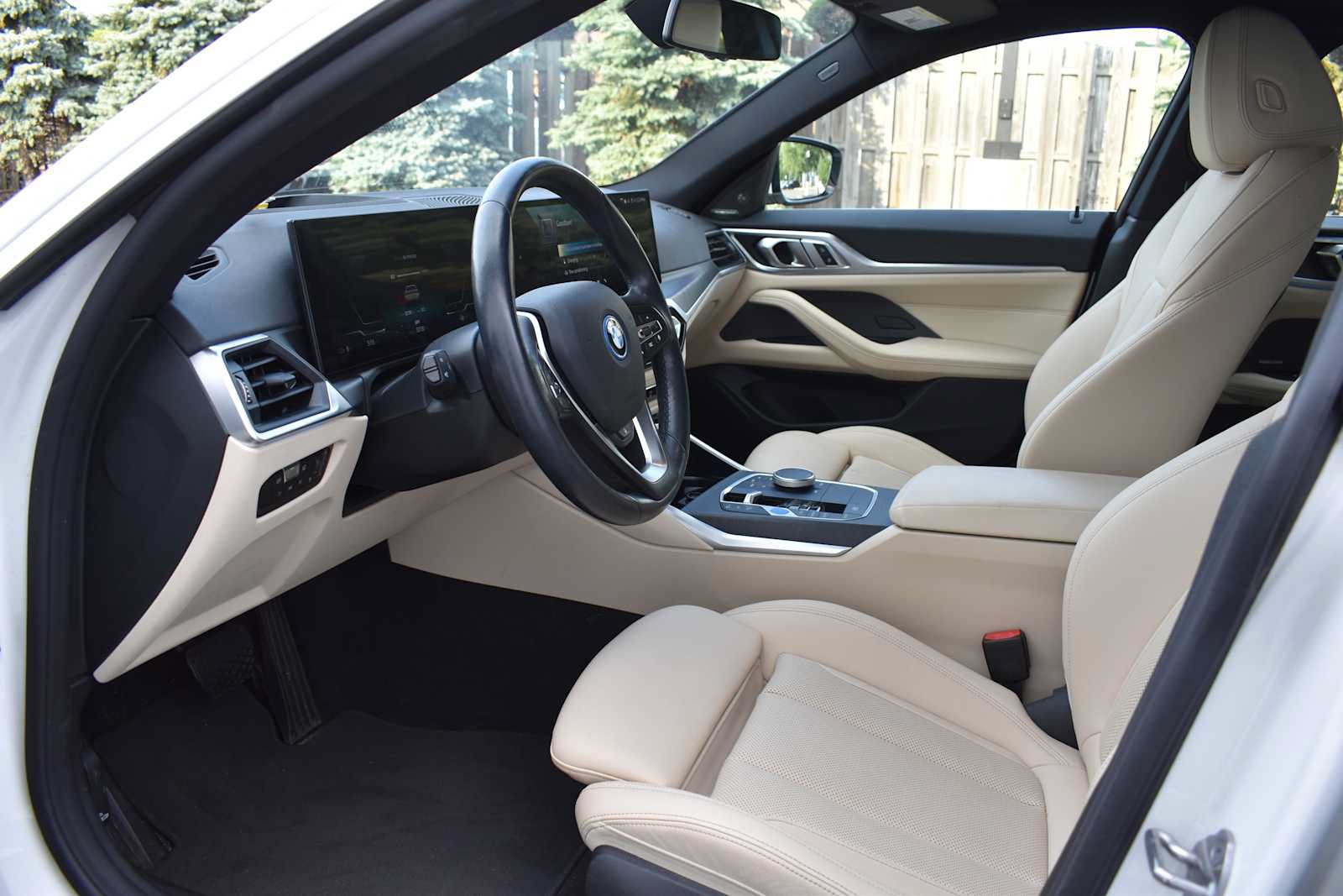 Used 2024 BMW i4 eDrive35 w/ Premium Package RWD image 9