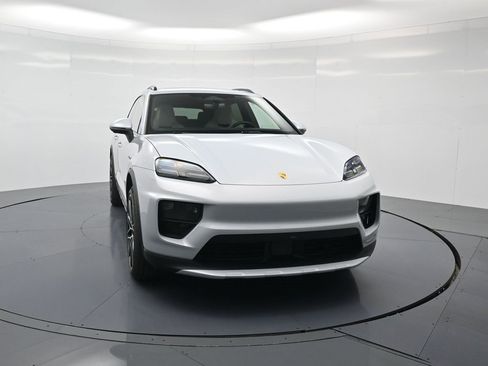 New 2025 Porsche Macan 4S Electric image 33
