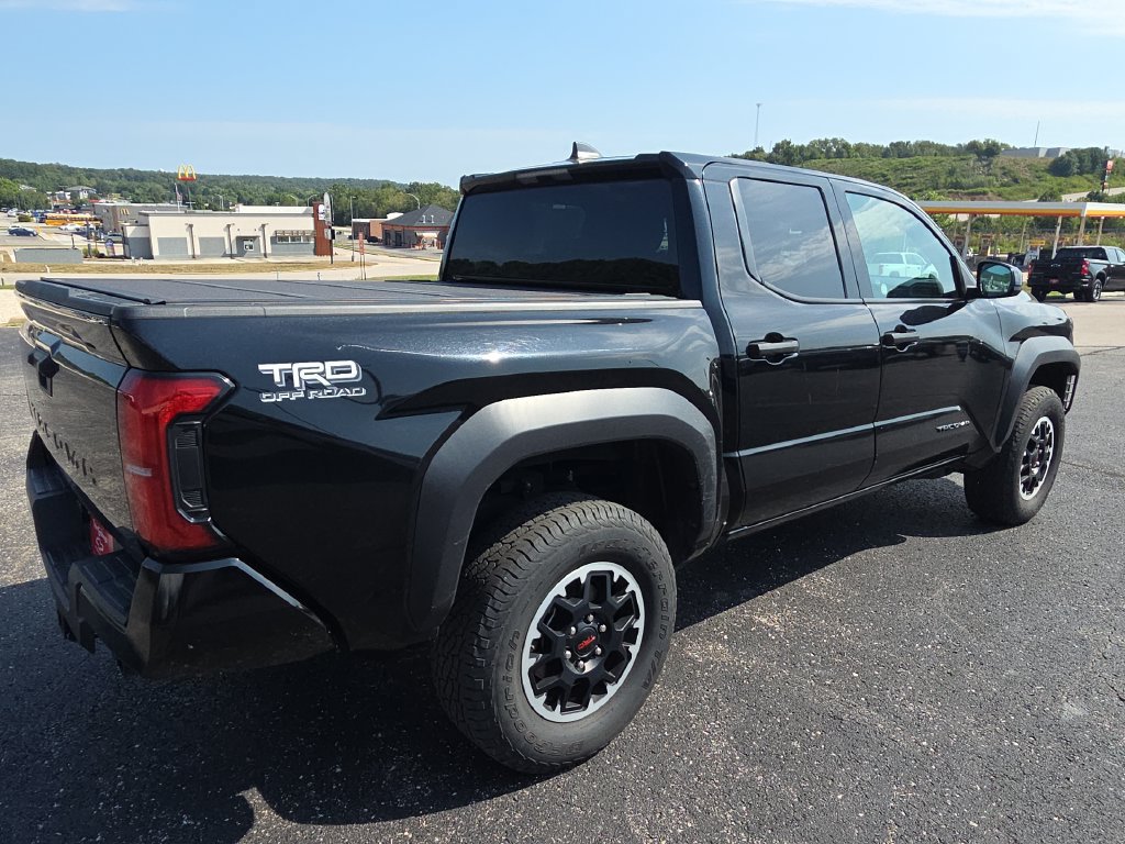 Used 2025 Toyota Tacoma TRD Off-Road AWD/4WD image 10