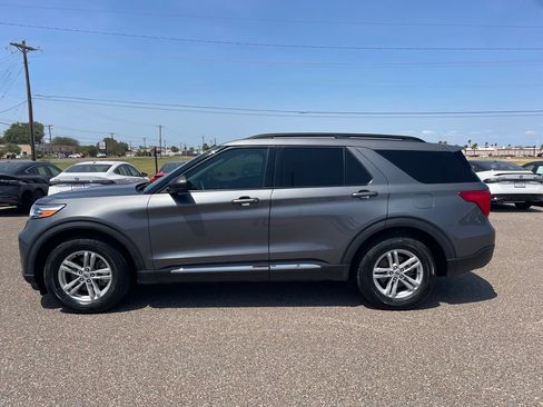 Used 2024 Ford Explorer XLT RWD image 4