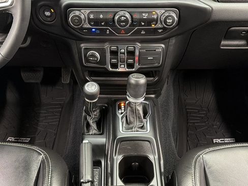 Used 2023 Jeep Wrangler Unlimited Sahara w/ Cold Weather Group AWD/4WD image 33
