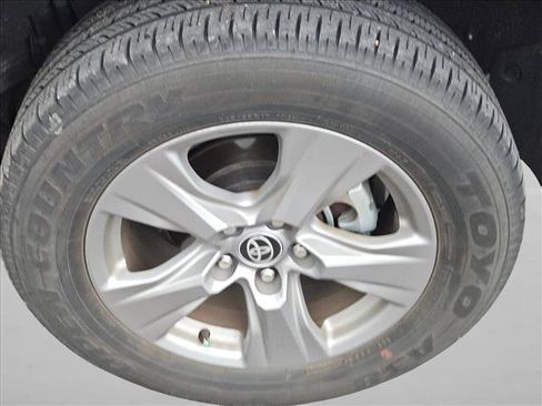 Used 2022 Toyota RAV4 XLE FWD image 6
