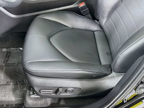 Certified 2025 Toyota Highlander XLE FWD image 20