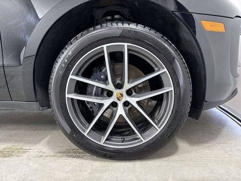 Certified 2025 Porsche Macan image 15