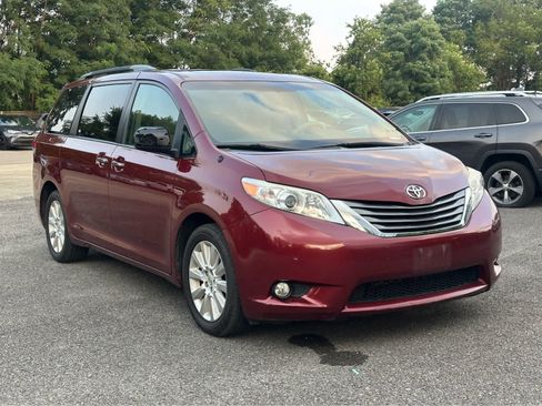 Used 2014 Toyota Sienna XLE AWD/4WD image 3