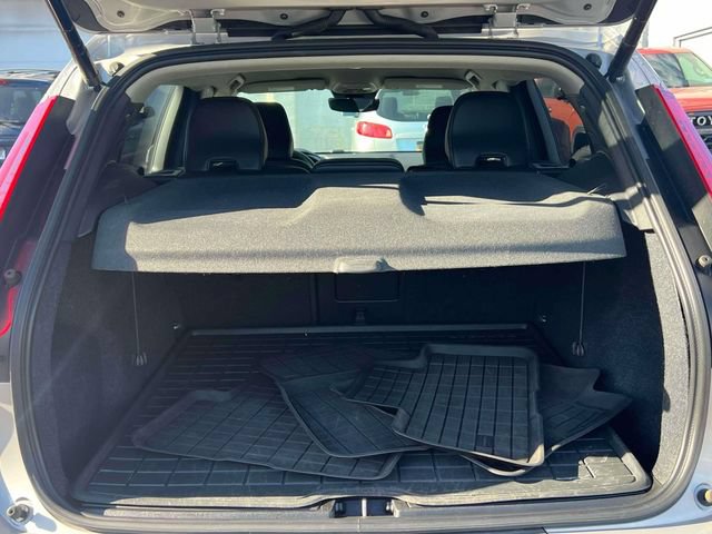 Used 2023 Volvo XC40 B5 Core AWD/4WD image 10