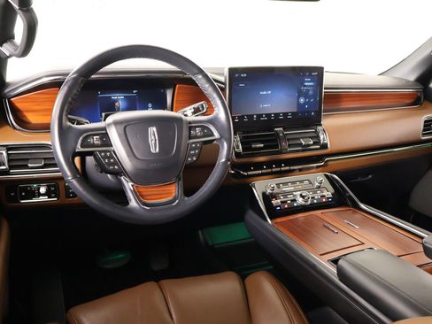 Certified 2024 Lincoln Navigator Reserve AWD/4WD image 2