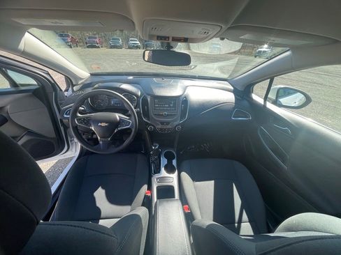 Used 2017 Chevrolet Cruze LT w/ Convenience Package image 3