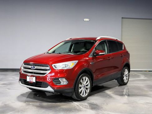 Used 2017 Ford Escape Titanium FWD image 3