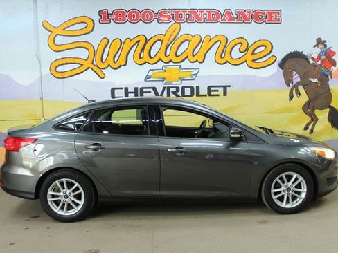 Used 2017 Ford Focus SE FWD image 1