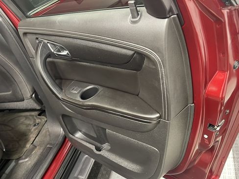 Used 2017 Chevrolet Traverse LT w/ Style and Technology Package FWD image 14