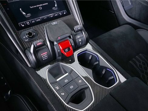 Used 2023 Lamborghini Urus Performante AWD/4WD image 30