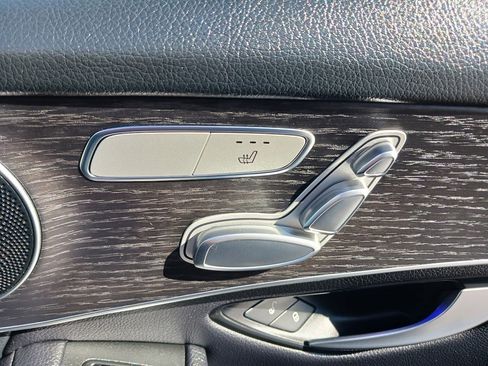 Used 2021 Mercedes-Benz GLC 300 4MATIC image 21