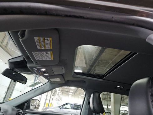 Used 2022 Ford Explorer XLT w/ Equipment Group 202A image 8