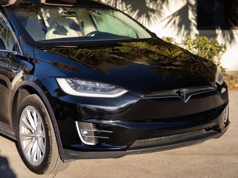 Used 2019 Tesla Model X Long Range image 4