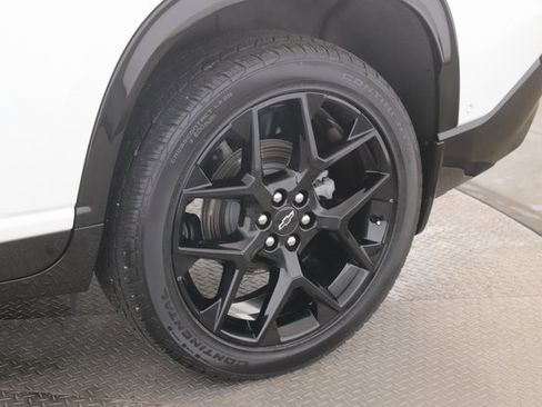 Used 2025 Chevrolet Traverse RS image 14