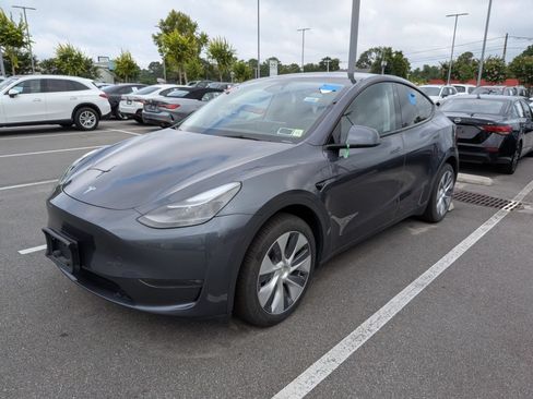 Used 2023 Tesla Model Y Long Range AWD/4WD image 7