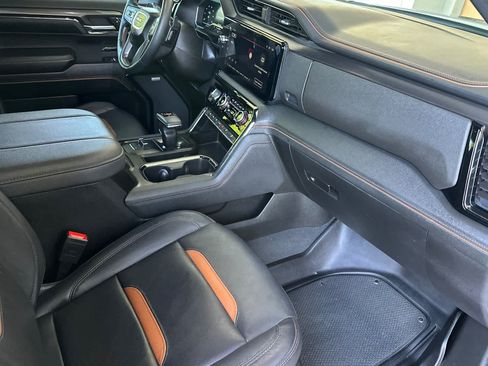 Used 2024 GMC Sierra 1500 AT4 w/ Technology Package AWD/4WD image 16