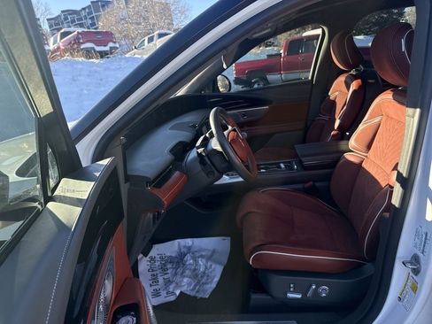 Certified 2024 Lincoln Nautilus Black Label image 11