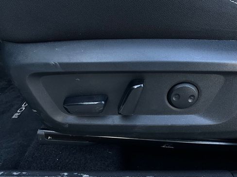 Used 2025 Nissan Rogue SV image 11