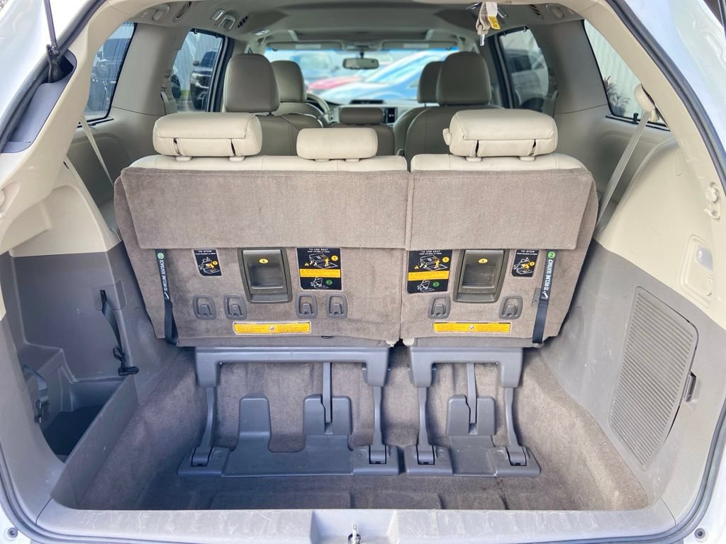 Used 2014 Toyota Sienna XLE FWD image 25