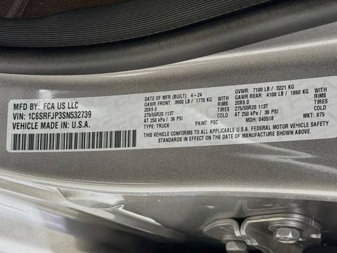 Used 2025 RAM 1500 Laramie AWD/4WD image 37