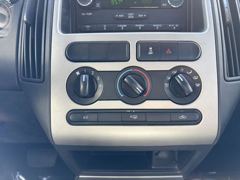 Used 2010 Ford Edge SE image 14