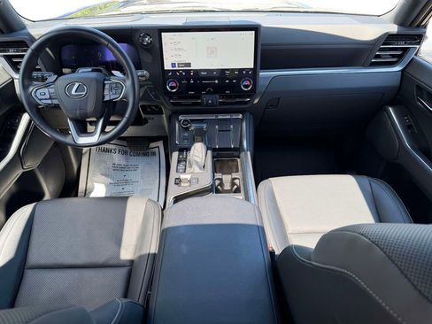 Used 2025 Lexus GX 550 w/ Accessory Package (31) AWD/4WD image 25