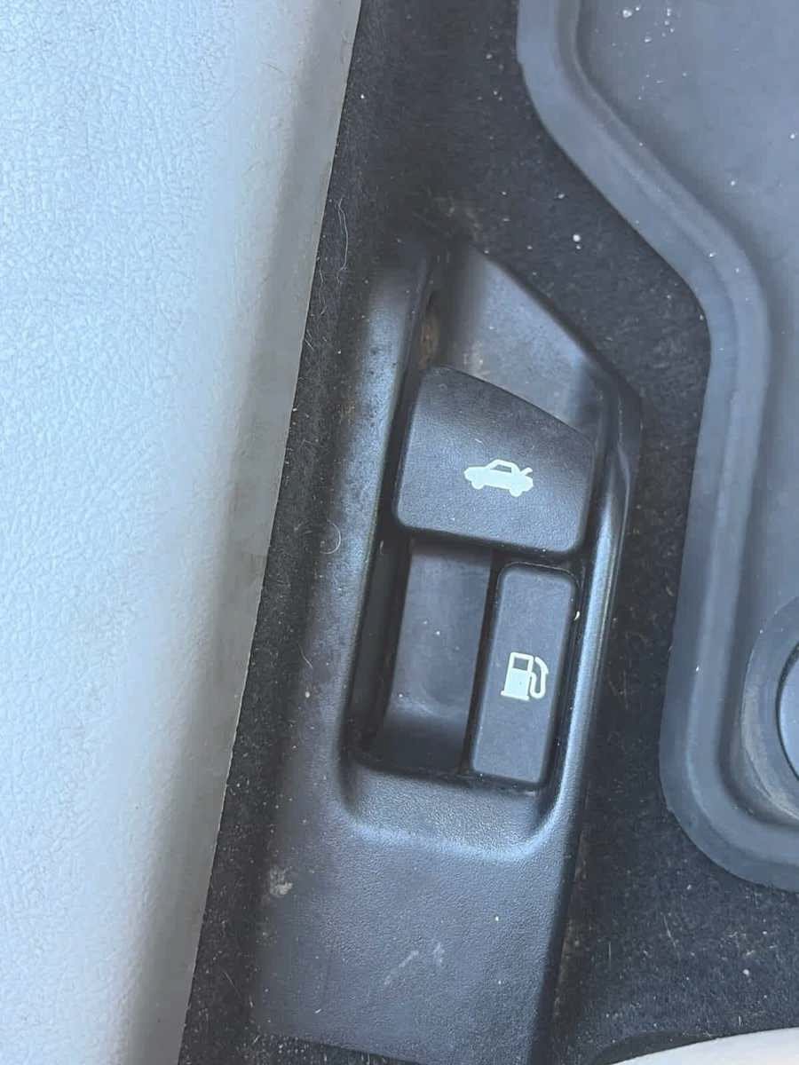 Used 2014 Toyota Camry LE FWD image 16