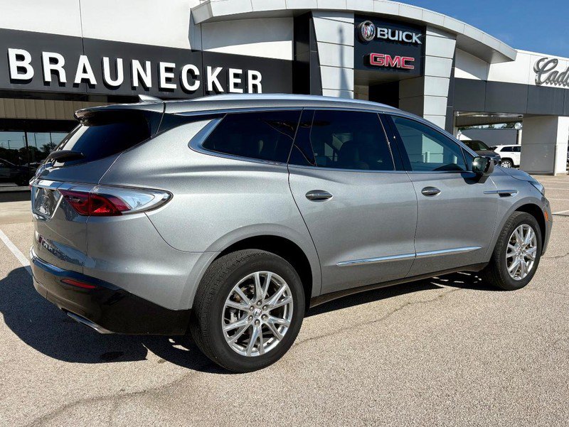 Used 2023 Buick Enclave Essence w/ Experience Buick Package FWD image 3