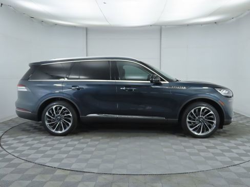 Used 2022 Lincoln Aviator Reserve w/ Equipment Group 201A image 4