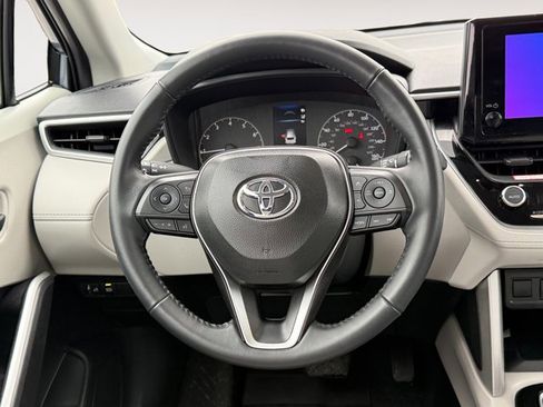 Certified 2025 Toyota Corolla Cross LE image 16