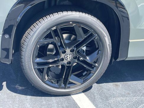 New 2026 Volkswagen Tiguan SE R-Line FWD image 7