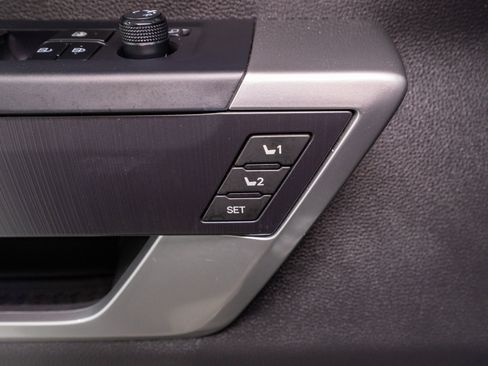 Used 2024 Toyota Tundra Platinum AWD/4WD image 17