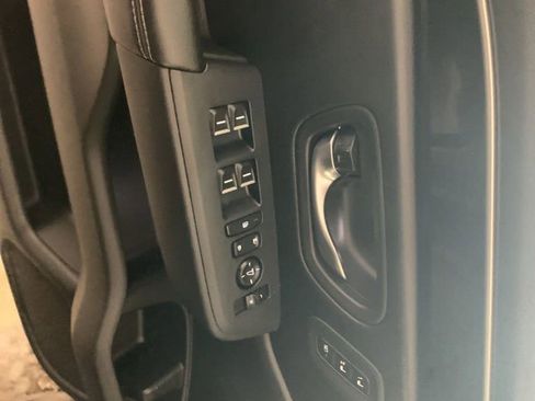 Used 2023 Honda Pilot Touring image 11