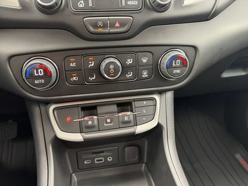 Used 2023 GMC Terrain SLT FWD image 18