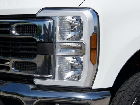 Certified 2025 Ford F250 XLT w/ FX4 Off-Road Package AWD/4WD image 4