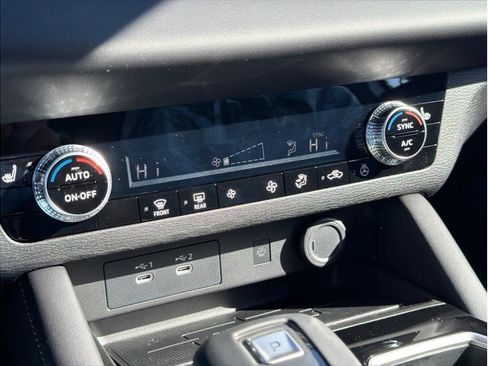 New 2026 Mitsubishi Outlander SE FWD image 13