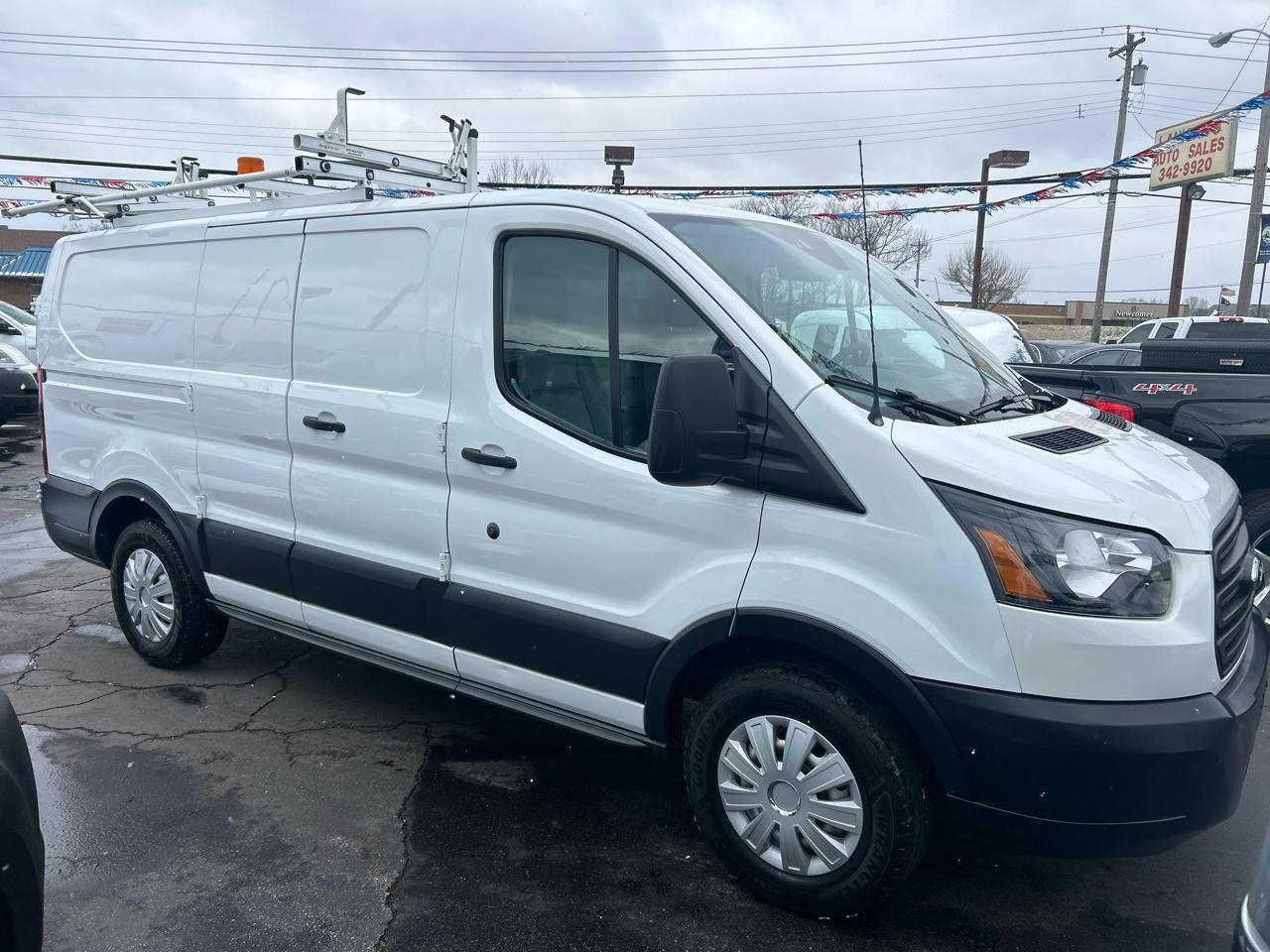 Used 2018 Ford Transit 150 130 Low Roof RWD image 4