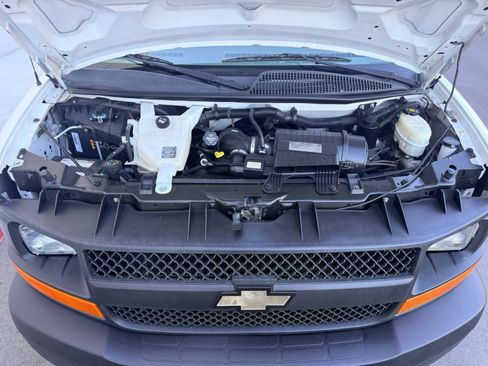 Used 2015 Chevrolet Express 2500 RWD image 16