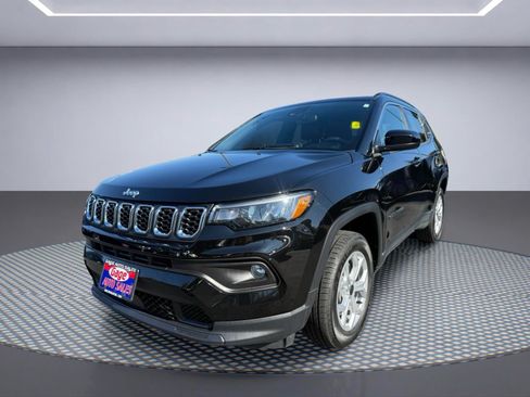 Used 2025 Jeep Compass Latitude w/ Sun & Sound Group AWD/4WD image 13
