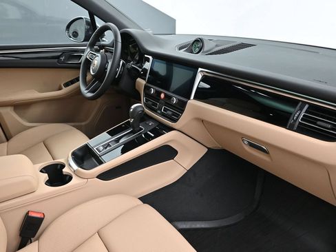 Certified 2026 Porsche Macan AWD/4WD image 14