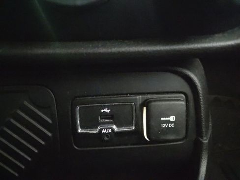 Used 2016 Jeep Renegade Limited image 14