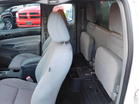 Used 2012 Toyota Tacoma Base 4x2 4dr Access Cab 6.1 ft image 17